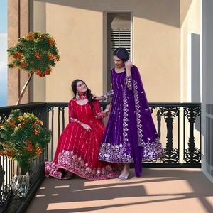 Vestido de Fiesta Moderno con Dupatta de Faux Georgette, Bordado con Lentejuelas de 5mm, Corte Regular, Largo hasta el Suelo - Product Image 1