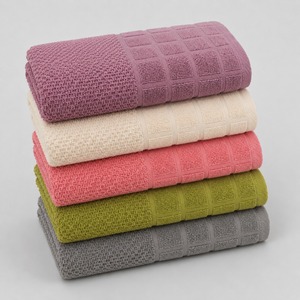 Toalla de rizo diseñada con bucles gruesos para una mayor absorción, manejo cómodo y rendimiento confiable después del lavado. - Product Image 3