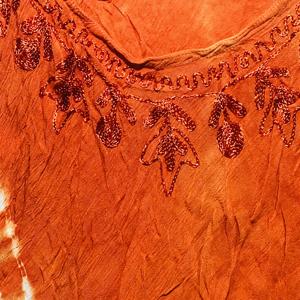 Túnica Premium para Mujer, Estilo Boho, Sin Mangas, con Estampado Tie Dye Naranja y Cuello Redondo |   Vestido Casual Holgado con Corte Evase para Verano - Product Image 3