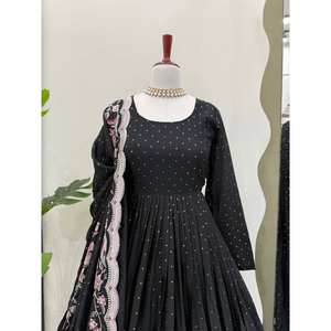 Robe de soirée trapèze de créateur faite à la main, imprimé floral, tissu organza avec broderies et sequins, taille empire, taille XL - Product Image 1