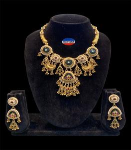 Ensemble de perles Kundan Heritage pour femmes, collier et boucles d'oreilles traditionnels pour les occasions spéciales, pour les tenues de fête, les mariages indiens - Product Image 1