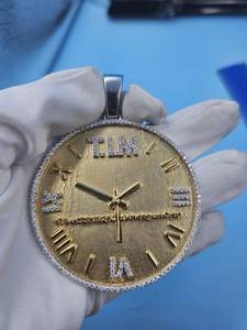 Pendentif Horloge Moissanite Entièrement Plaqué Or, Coupe Ronde Brillante, Thème Hip Hop, Charme de Luxe Unisexe pour Hommes - Product Image 5