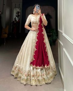 Lehenga Choli Rajasthani de Diseño Premium con Bordado Intenso y Conjunto de Dupatta a Juego, Traje Tradicional Indio para Bodas y Fiestas - Product Image 3