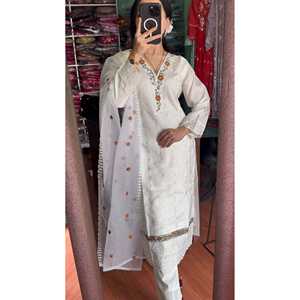 Conjunto de traje de fiesta de diseñador para mujer Estilo elegante Top Pant Dupatta - Product Image 3