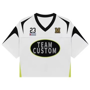 เสื้อฟุตบอลเรโทรโพลีเอสเตอร์ทรงบ็อกซี่ คอวี แขนสั้น พิมพ์ลายแบบซับลิเมชั่น ไซส์พลัส สตรีทแวร์ ผู้ชาย น้ำหนัก 350 กรัม - Product Image 1