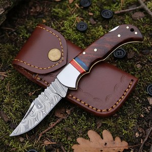 Couteau pliant de camping en acier Damas fait main UA Supplies, lame à pointe clip, manche en bois, mécanisme d'ouverture coulissant, couteau de poche EDC - Product Image 1