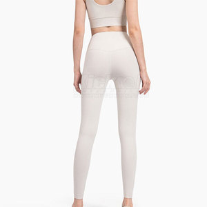 Conjunto de Yoga Premium para Mujer con Tela Suave y Elástica, Ajuste Ligero y Cómodo, Ideal para Ejercicio Diario - Product Image 5