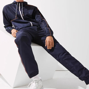 Veste de survêtement en nylon noire à capuche pour homme, logo personnalisé, fermeture éclair intégrale, coupe-vent léger pour la randonnée, tenue unisexe - Product Image 3