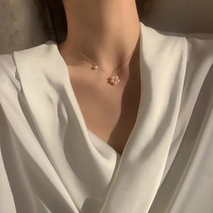 Collar de Perlas Pequeñas de Agua Dulce Chapado en Oro de Plata S925 de Alta Gama, Temperamento Sencillo con Diseño de Flor Pequeña en la Clavícula - Product Image 1