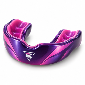 Protège-dents sportif conçu avec un matériau flexible, des bords lisses et un ajustement confortable, offrant une protection pratique pendant les activités sportives. - Product Image 1