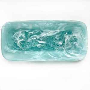 Plateau de service unique en résine pour servir des rafraîchissements, offrant un design durable et un attrait décoratif saisissant - Product Image 2