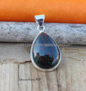 Pendentif Bloodstone en argent sterling calcédoine verte en forme de poire avec des éclaboussures rouge vif Heliotrope Gemstone Vitality Gemstone - Product Image 2