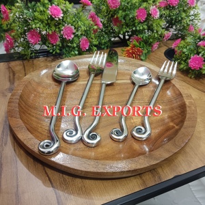Juego de Cubiertos de Acero Inoxidable con Mango Único Hecho a Mano, Diseño en Espiral, Estilo Vintage, para Hogar y Restaurante, 5 Piezas - Product Image 1