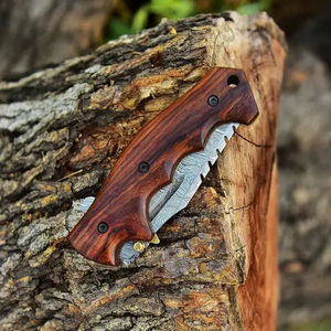 Cuchillo de bolsillo Burraq DIY OEM personalizado hecho a mano de acero de Damasco con mango de madera y funda de cuero para regalo de aniversario o regalo para padrinos de boda - Product Image 3
