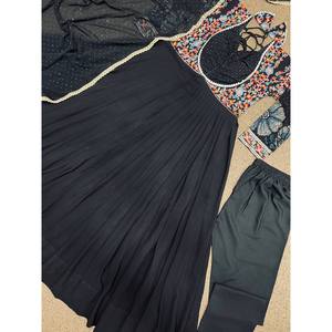 Robe Anarkali de soirée XL de créateur avec dupatta style pantalon pour un look élégant - Product Image 2