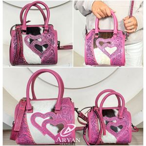 Sac de voyage spacieux en cuir de vachette artisanal avec motif cœur, idéal pour les week-ends et les vacances, unisexe - Product Image 1