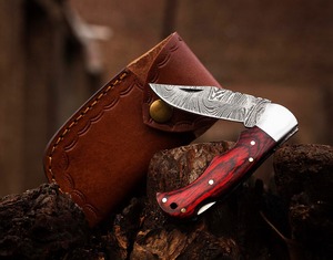 Cuchillo de bolsillo hecho a mano de acero de Damasco con hoja recta tipo clip point, mango de madera y funda de cuero, personalizable OEM/ODM - Product Image 1