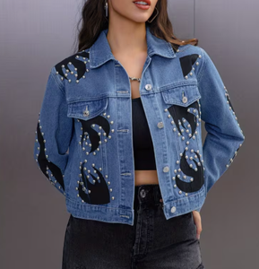 Chaqueta de mezclilla para mujer, lavado claro, con parches en contraste negros, adornos de pedrería, dobladillo desgastado, estampado floral, transpirable, formal - Product Image 3