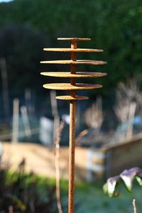 Moderno Estaca de Jardín Metálica Forjada a Mano con Diseño Espiral Circular, Adorno Artístico en Espiral para Césped, Acento Decorativo para Exteriores - Product Image 5