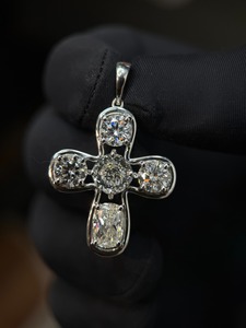 จี้เพชรทรงเอเมอรัลด์คุณภาพสูง ประกายเจิดจรัส ทนทาน ตัวเรือนทองคำแท้ 14K หรูหรา เหมาะเป็นของขวัญวันเกิดหรืองานแต่งงาน - Product Image 3