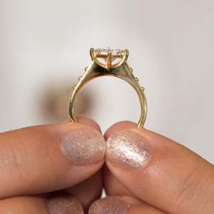 แหวนหมั้นเพชรทรงปรินเซสคัท ชุบทอง 14k ประดับเพชร ดีไซน์คลาสสิก รับรองโดย IGI สำหรับทั้งชายและหญิง - Product Image 6