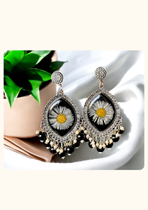 Boucles d'oreilles pendantes en résine époxy avec fleurs séchées faites à la main, perles florales jaunes plaquées argent, style bohème, pour femme, idéales pour un anniversaire - Product Image 2