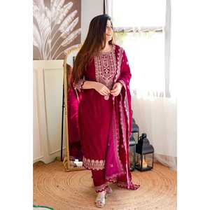 Ensembles pour femmes de créateurs - Haut en velours élégant et dupatta pour les occasions spéciales - Product Image 5
