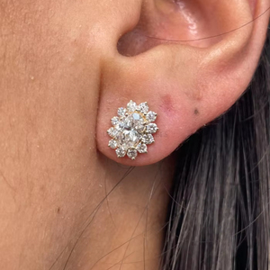Élégantes boucles d'oreilles en or 10k 14k 18k avec diamants de laboratoire certifiés IGI, pièce de bijouterie finie à la main en or jaune, rose et blanc, création de designer - Product Image 1