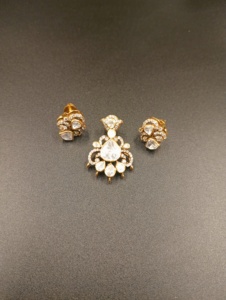 Amaira Jewels - Juego de Colgantes de Cristal con Corte de Pera y Dijes de Flores de Plata Chapada en Oro, Joyería de Novia para Mujer, Estilo Vintage - Product Image 6