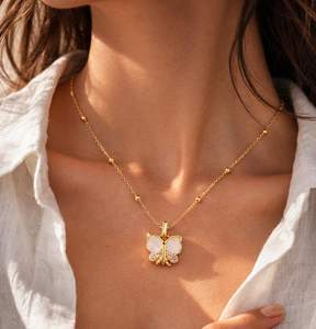 Pendentif papillon en argent sterling 925 plaqué or 14 carats avec moissanite, cadeau de mariage pour elle - Product Image 3