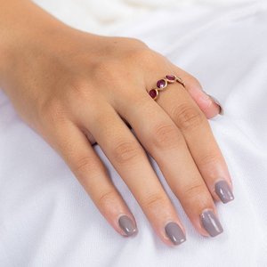 แหวนแต่งงานทองคำ 18K สีเหลืองประดับทับทิมธรรมชาติ ดีไซน์แบบ Eternity Band ปรับขนาดได้ - Product Image 6
