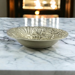 Bol moyen élégant en Kansa pur, finition dorée, style martelé à la main, décoratif, organique, moderne, contemporain, luxueux - Product Image 4