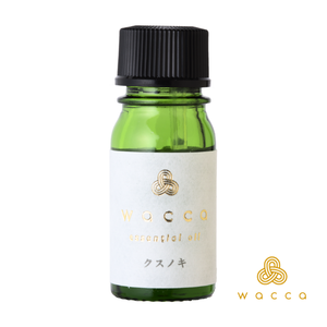 Huile essentielle de Kusunoki Cinnamomum Camphora 100% pure, fabriquée au Japon par Wacca - Distillée à la vapeur, aromathérapie, relaxation, parfum boisé aromatique - Product Image 1