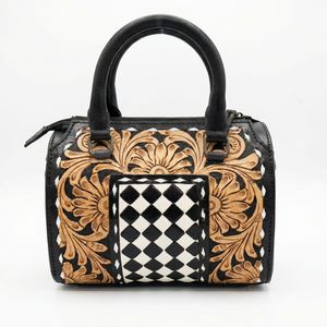 Hermosas y Atractivas Bolsas de Cuero Genuino al 100% con Diseño Floral Tallado en Blanco y Negro con Patrón a Cuadros - Product Image 1