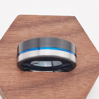 Bague en carbure de tungstène noir avec rainure bleue décentrée et incrustation argentée brossée, alliance pour homme, bijoux sportifs en gros