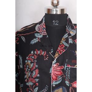 เดรสยาวผ้าฝ้ายพิมพ์ลายดอกไม้สไตล์วินเทจ เป็นมิตรกับสิ่งแวดล้อม สไตล์ฮิปฮอป ลายพิมพ์ใหม่ เสื้อเชิ้ตคอวีติดกระดุม ปรับได้ - Product Image 2