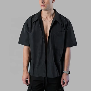Service OEM, chemise en cuir PU à manches courtes pour homme, logo brodé personnalisé, chemise boutonnée en cuir souple - Product Image 3