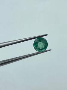 Émeraude Naturelle Ronde de Haute Qualité, Pierre Précieuse Verte en Gros, Pierre Centrale pour Collier 5.60mm 0.67CTS, Prix de Gros - Product Image 6