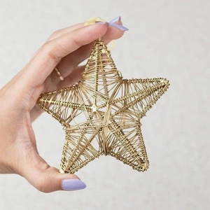 Ornement suspendu en forme d'étoile en fil d'argent avec un design tressé complexe, parfait pour la décoration des fêtes et des arbres de Noël - Product Image 4