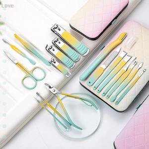 Juego de 10 Cortaúñas Profesionales de Acero Inoxidable con Punta Afilada para Manicura/Pedicura, Estuche de Viaje Incluido - Product Image 1