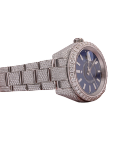 Montre de luxe sur mesure pour homme, cadran bleu, entièrement sertie de diamants blancs taille ronde, en or blanc, automatique, en acier inoxydable. - Product Image 4