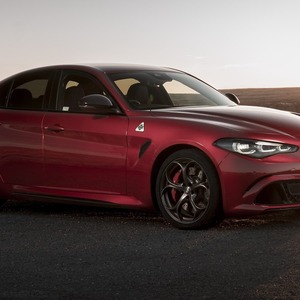 Alfa Romeo Giulia berline haut de gamme, design luxueux, prix d'usine, exportation mondiale, service d'expédition prêt à l'emploi - Product Image 1