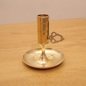 Porte-bougie en laiton artisanal avec poignée, support vintage poli pour bougies coniques, décoration intérieure, mariage, décoration de table à manger - Product Image 4