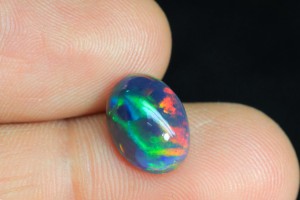 Opale noire éthiopienne de haute qualité, pierre précieuse brute, forme ovale 8x6mm, jeu de couleurs arc-en-ciel naturel, cabochon d'opale noire - Product Image 4