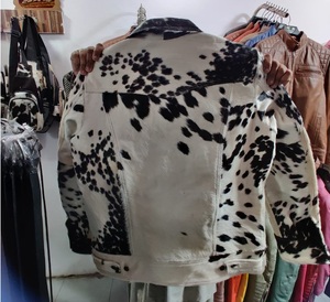 Chaqueta de Motociclista de Cuero Vacuno para Hombre, Cuello Camisero, Cierre de Cremallera, Estampado Animal, Ropa de Invierno, Corte Ajustado, Forro de Piel Sintética - Product Image 5