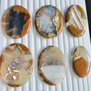 Lote Surtido de Cabujones de Ágata Trueno Natural Grado AAA, Piedras Sueltas Hechas a Mano de Ágata Trueno de Formas Mixtas para Fabricación de Joyas - Product Image 1