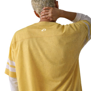 Camiseta Deportiva Unisex de Malla Amarilla Oversize con Cuello en V para Fútbol Americano, Estilo Urbano, Personalizable con Logo, para Equipos, Venta al por Mayor - Product Image 5