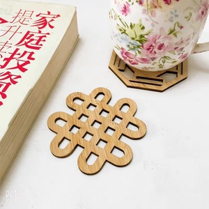 Ensemble de dessous-de-verre multi-formes en bois et métal découpés au laser, élégants, pour la maison, le bureau, la cuisine, la table à manger, ou comme cadeau. - Product Image 2