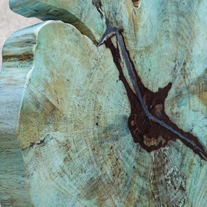 Sculpture de phénix contemporaine sculptée à la main en bois de Sheesham par Aqdus Saleem, vente en gros |   Art indien - Product Image 3