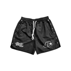 Ensemble deux pièces personnalisé pour homme 2026 – Survêtement en satin uni avec impression sérigraphiée, chemise à manches courtes zippée et short cargo - Product Image 6